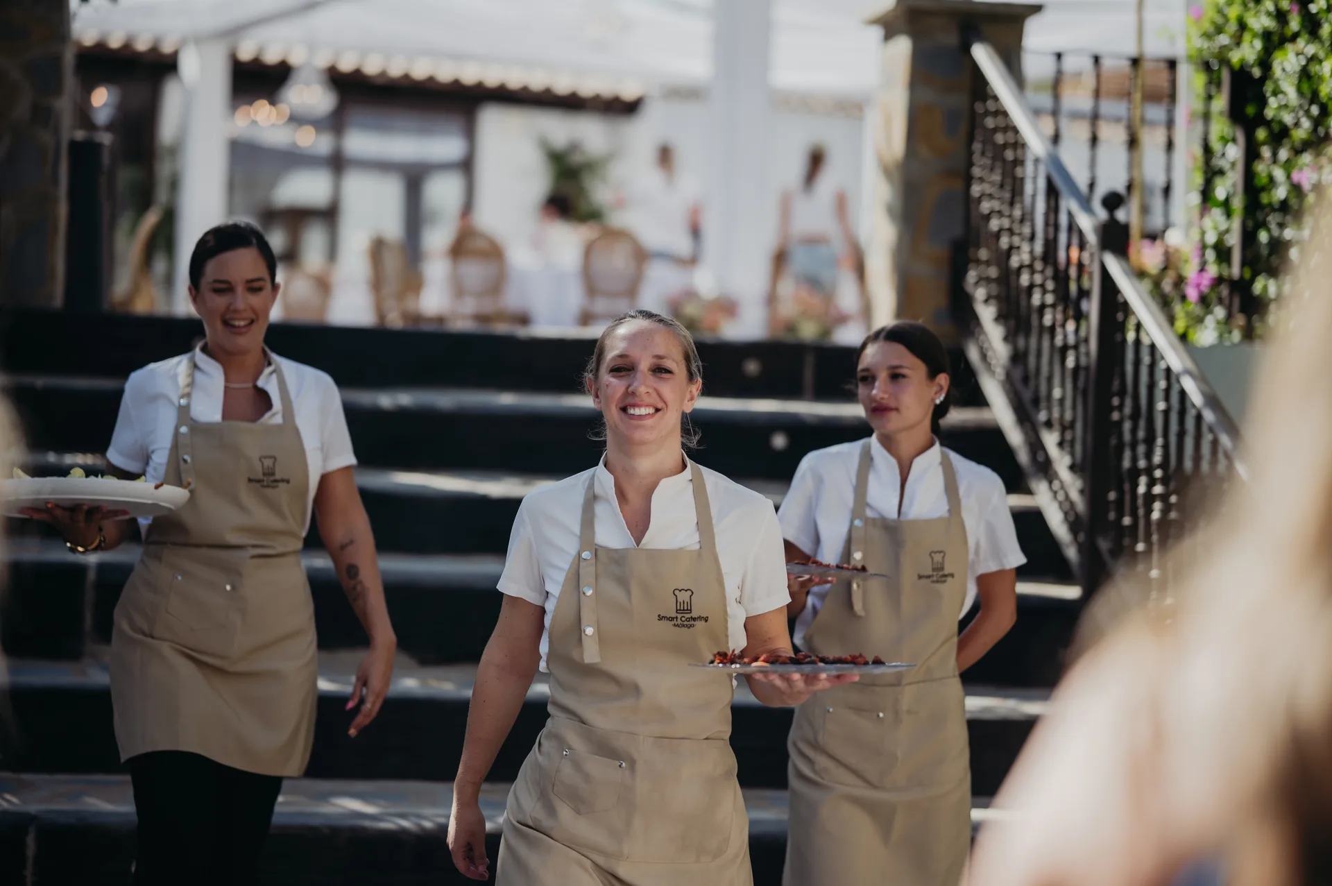 El equipo de Smart Catering Málaga en servicio