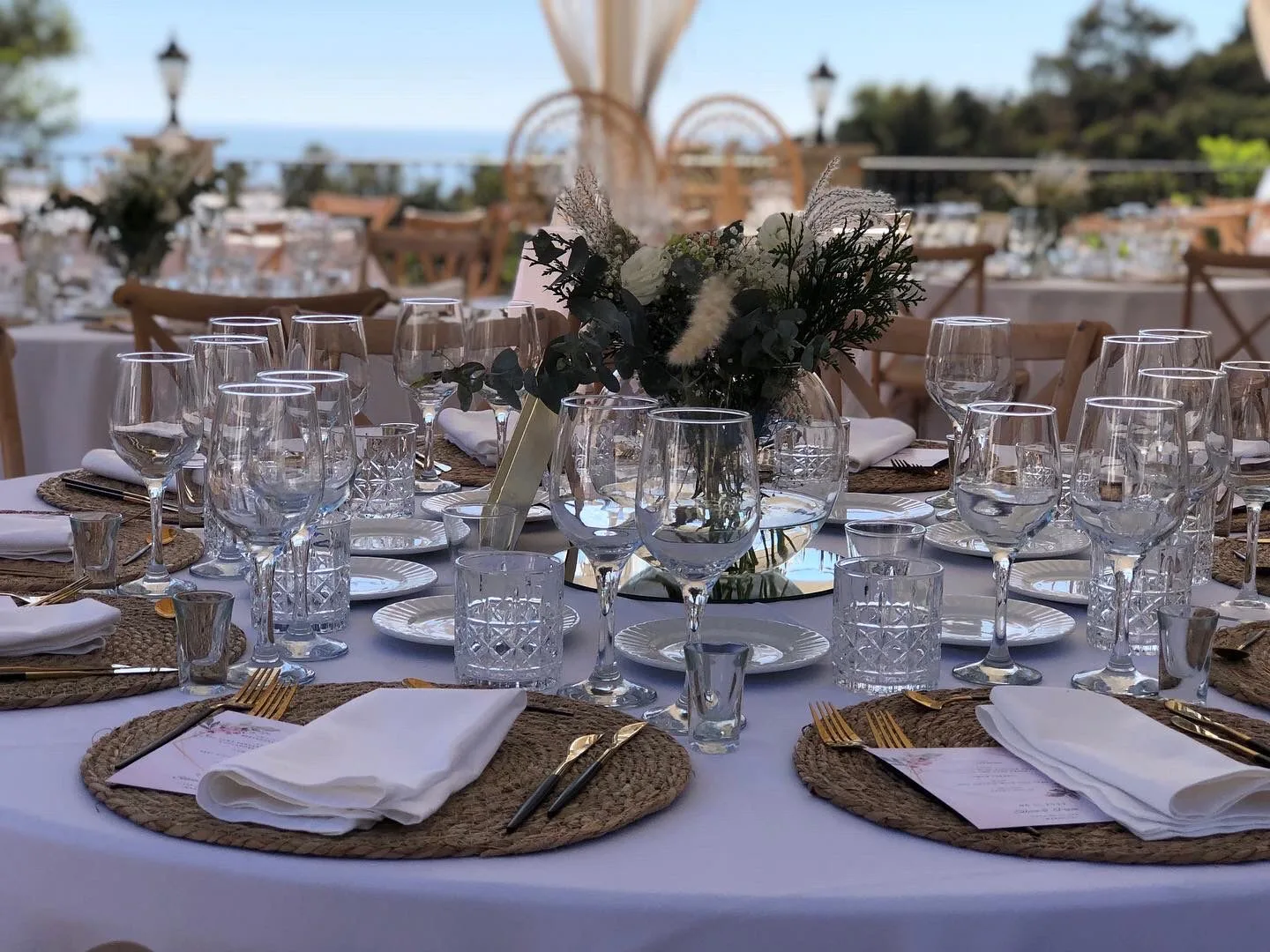 Mesa de boda con vistas al mar en la Costa del Sol
