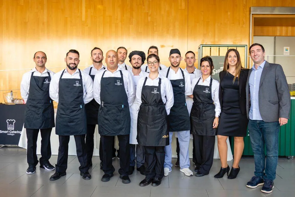 Foto de grupo del equipo de SmartCatering en interior