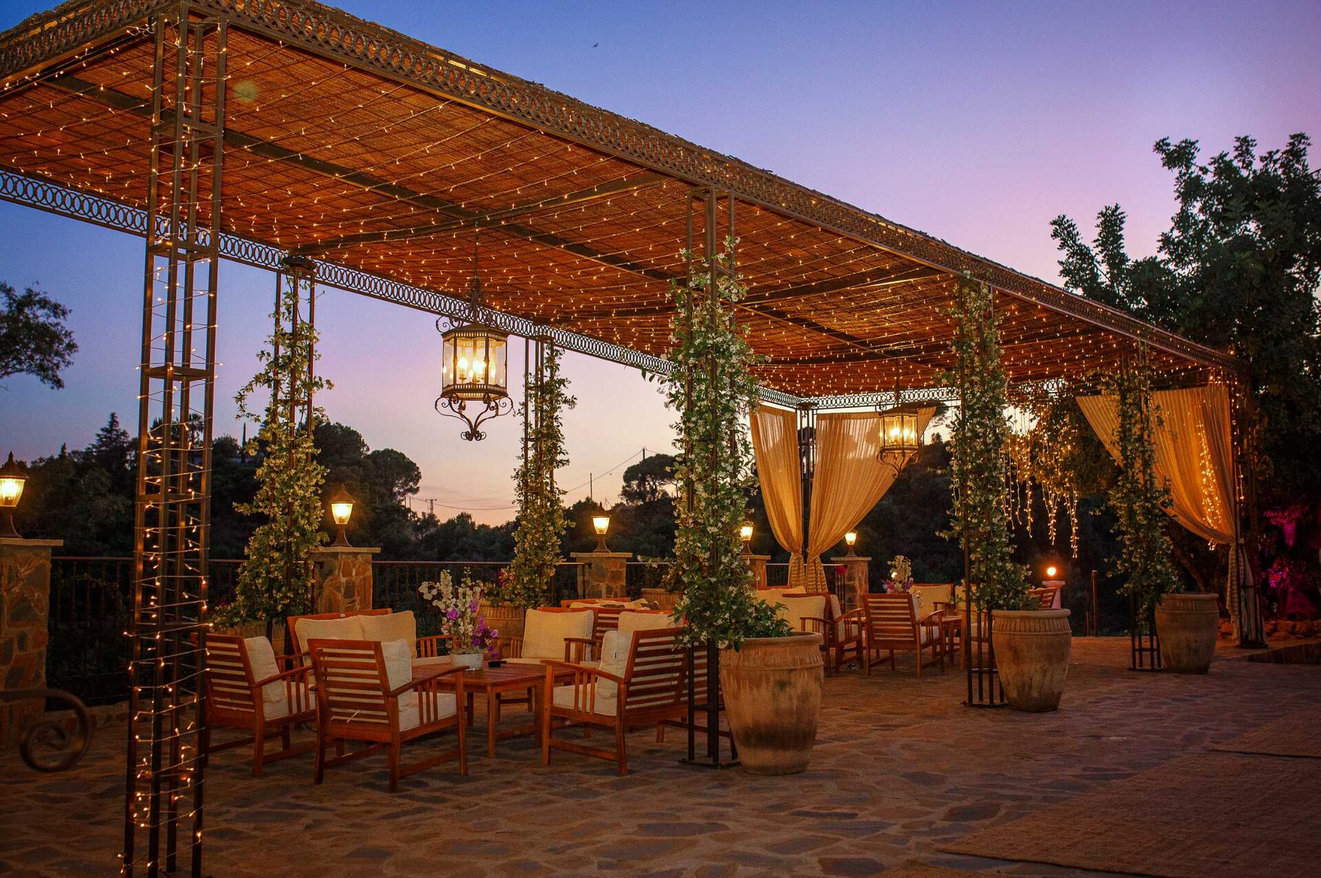 Pérgola con luces en Casa de la Era, Marbella